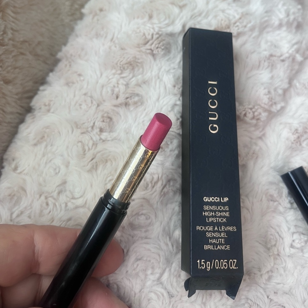 Gucci Sensuous High-Shine Lipstick - Pink 050 - temptation